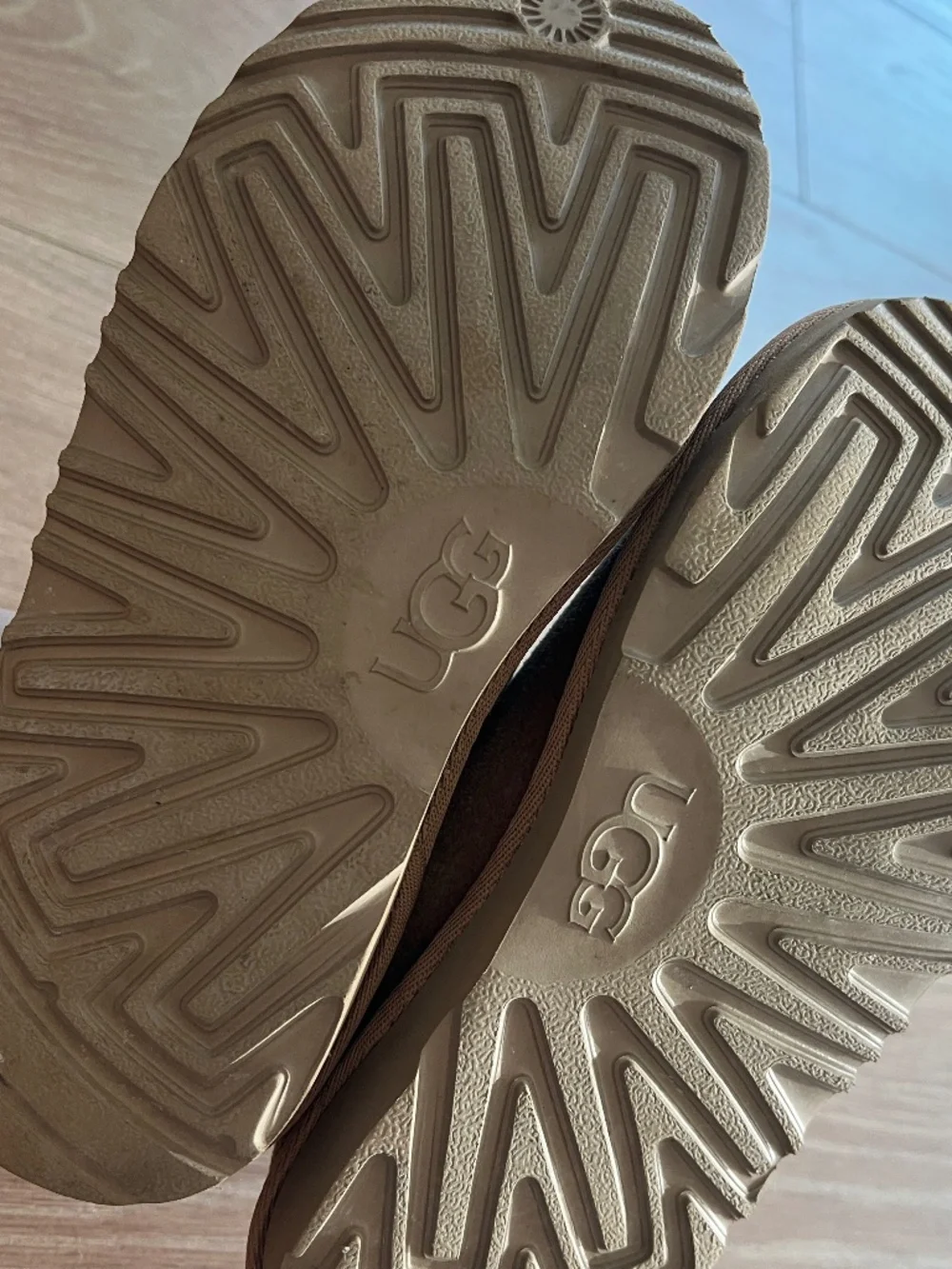 UGG kid's Tasman II Slipper